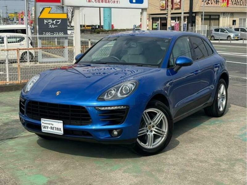 PORSCHE MACAN