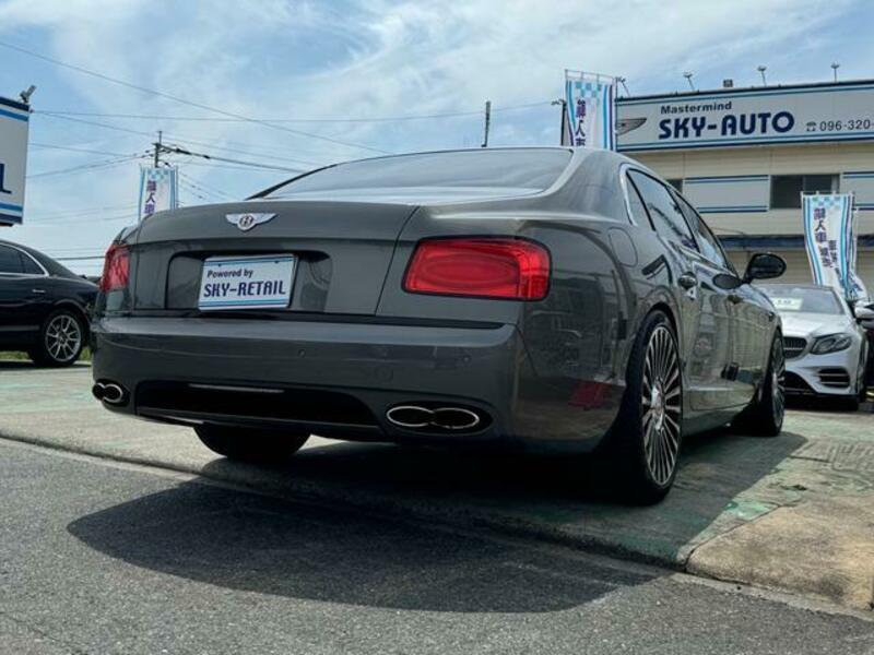FLYING SPUR