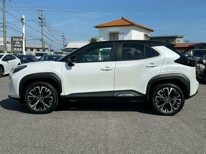 YARIS CROSS