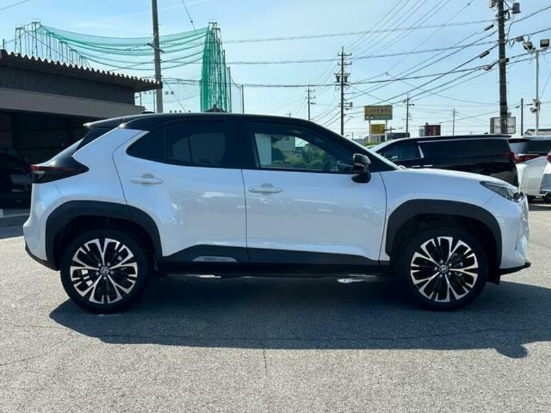 YARIS CROSS