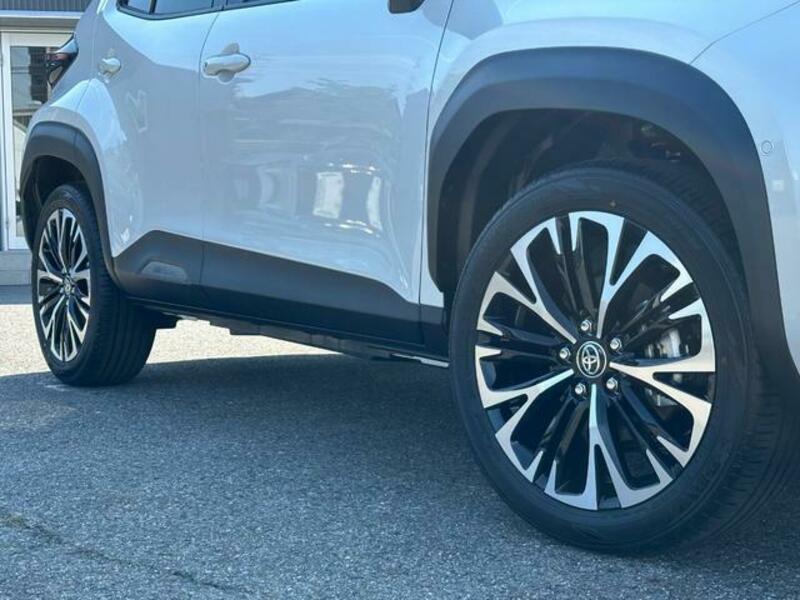 YARIS CROSS