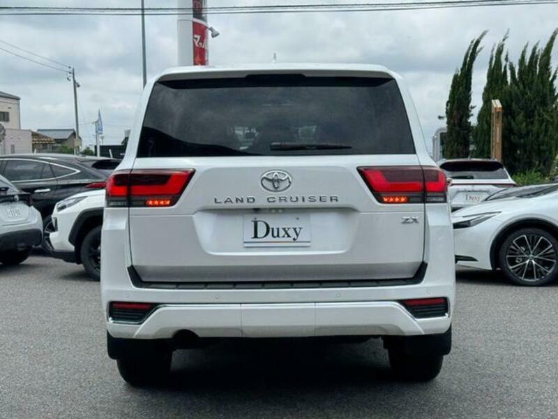 LAND CRUISER