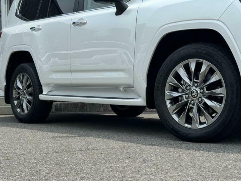LAND CRUISER