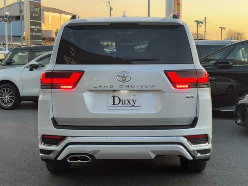 LAND CRUISER