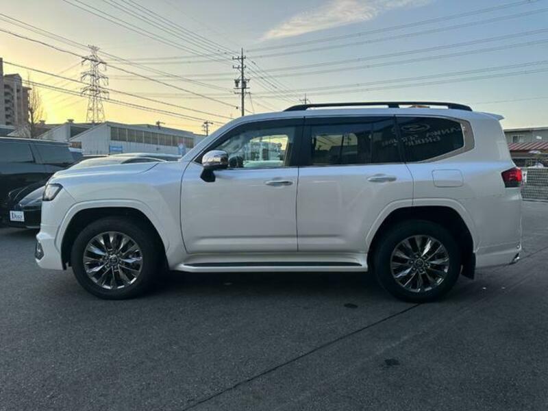 LAND CRUISER