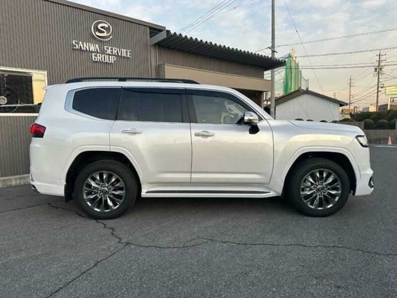 LAND CRUISER
