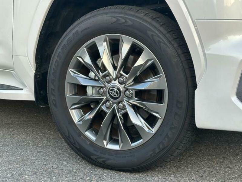 LAND CRUISER