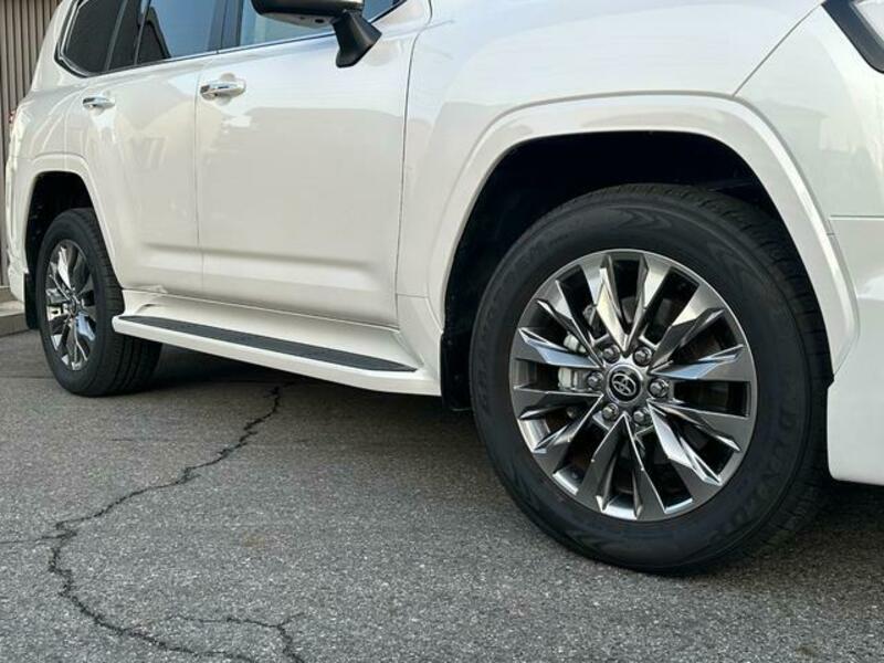 LAND CRUISER