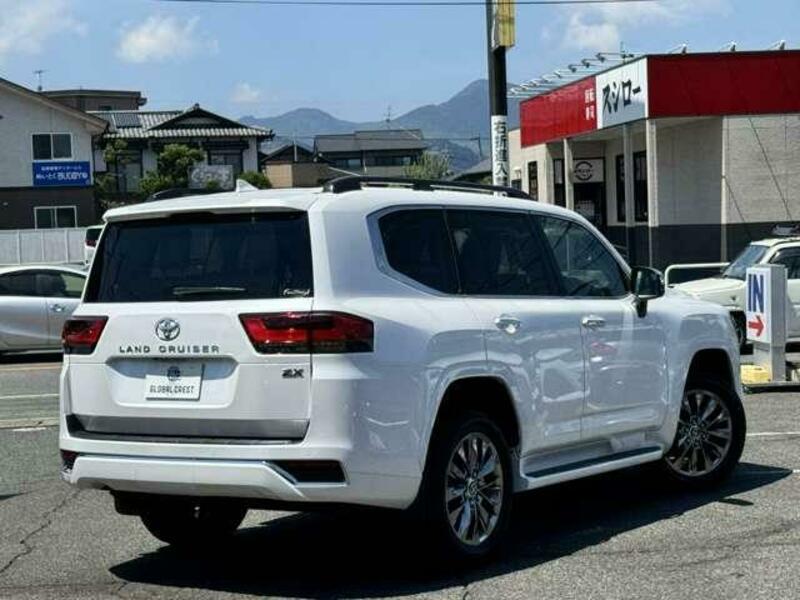 LAND CRUISER