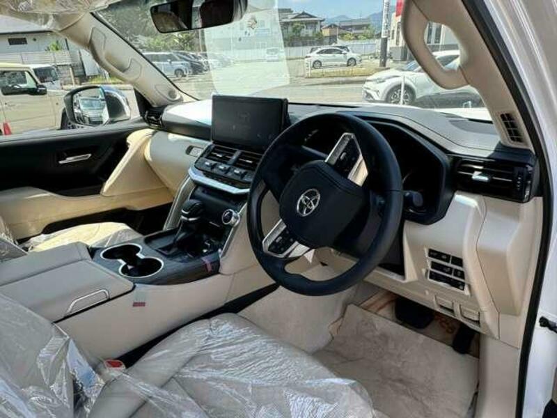 LAND CRUISER