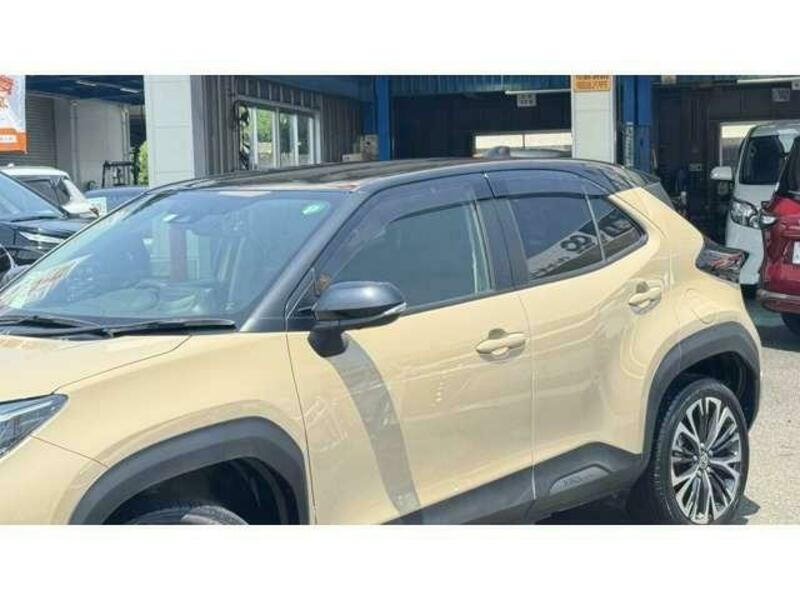 YARIS CROSS