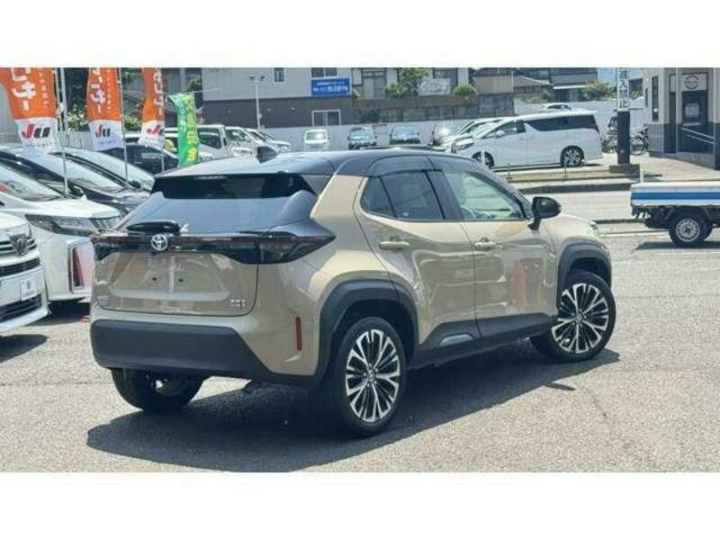 YARIS CROSS
