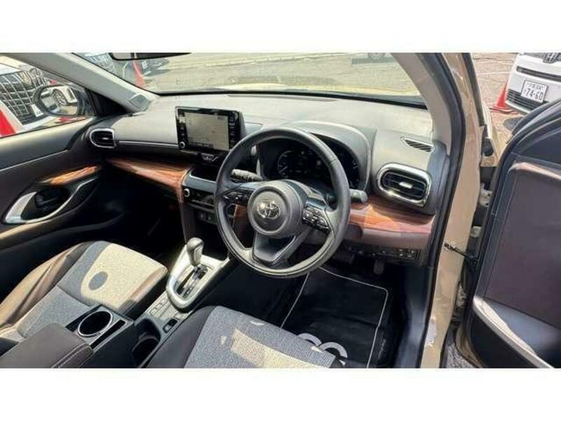 YARIS CROSS