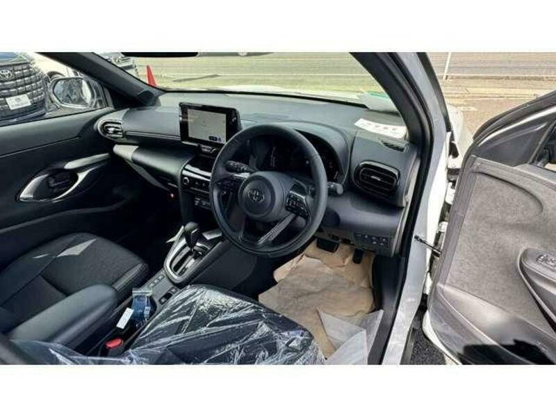 YARIS CROSS