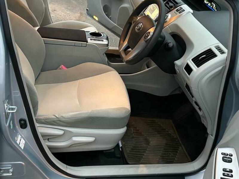 PRIUS ALPHA