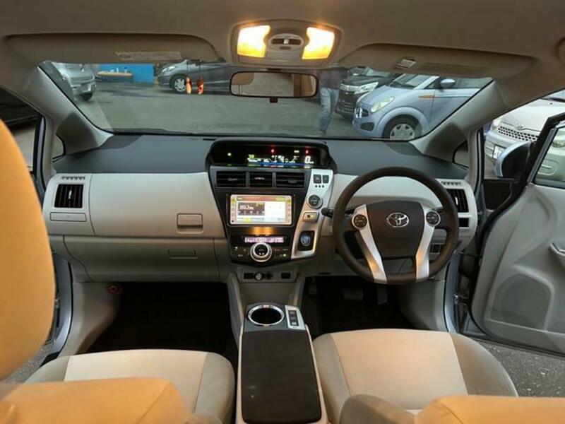 PRIUS ALPHA