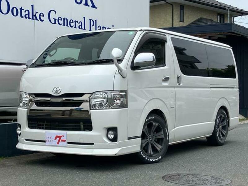 TOYOTA HIACE VAN