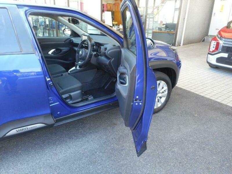 YARIS CROSS