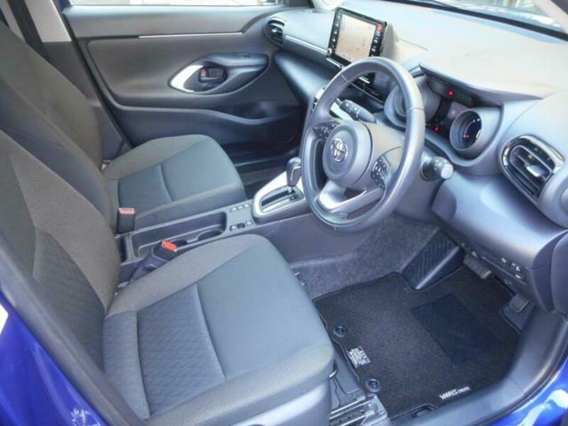 YARIS CROSS