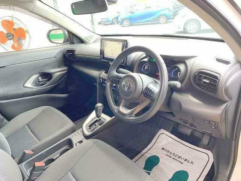 YARIS CROSS