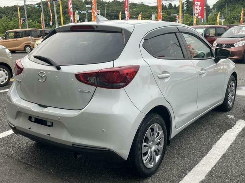 MAZDA2