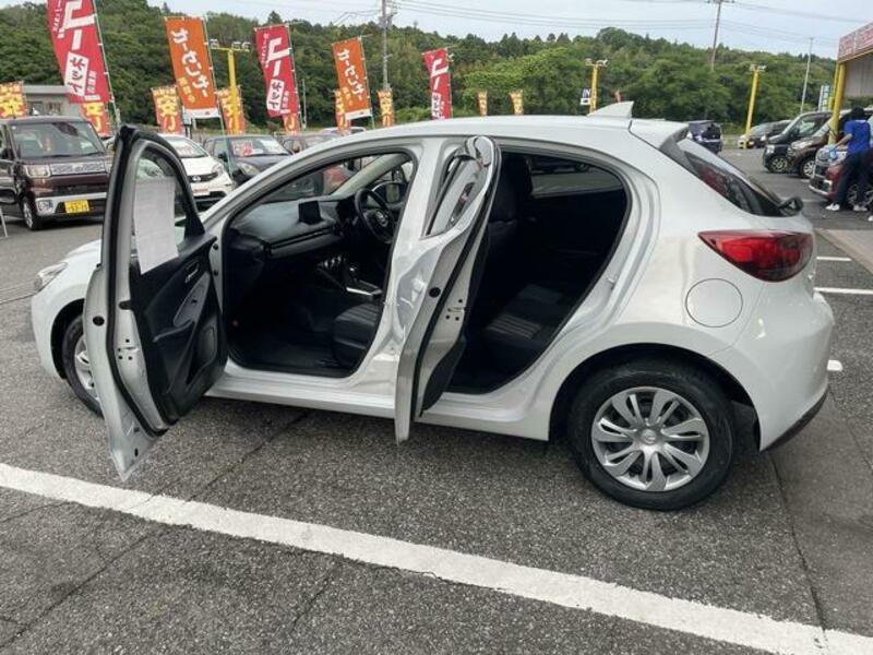 MAZDA2
