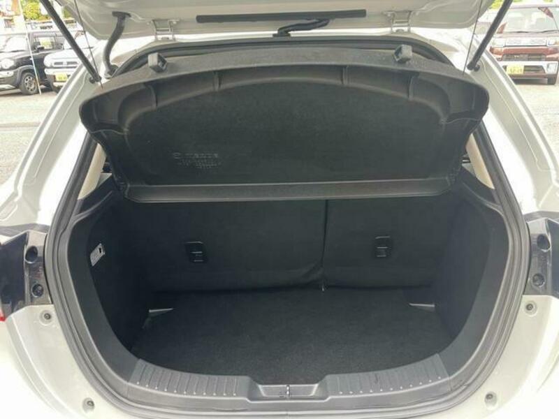 MAZDA2
