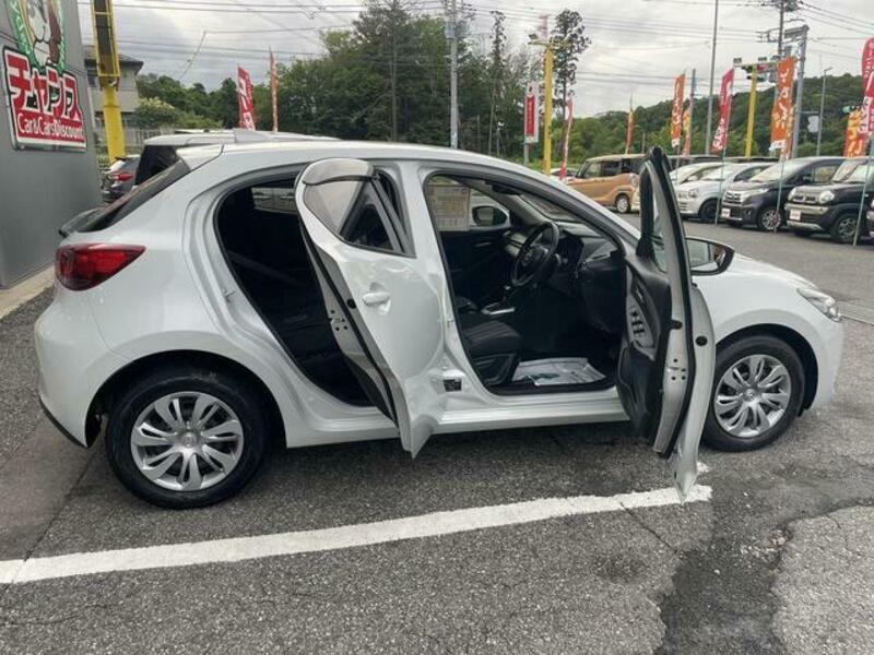 MAZDA2