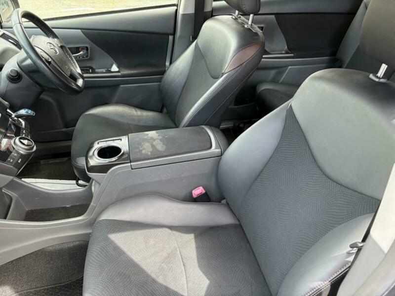 PRIUS ALPHA