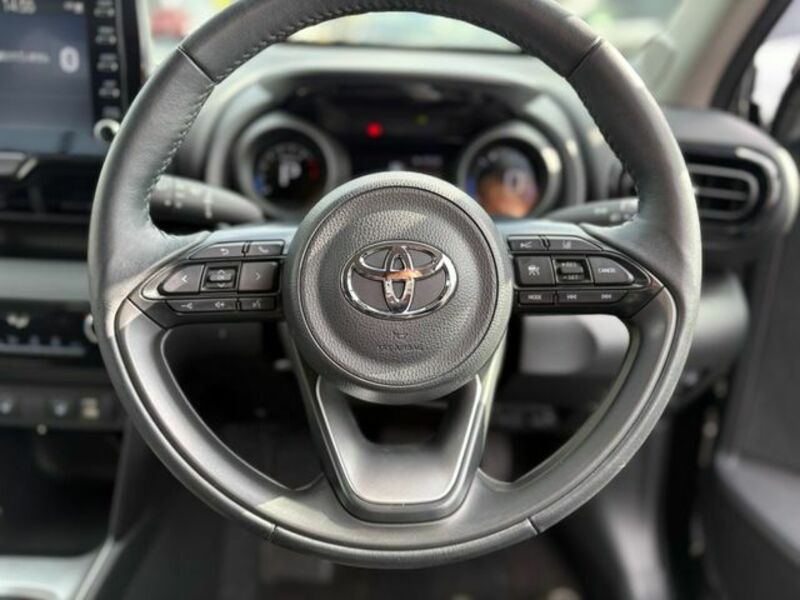 YARIS CROSS