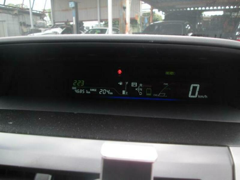 PRIUS ALPHA