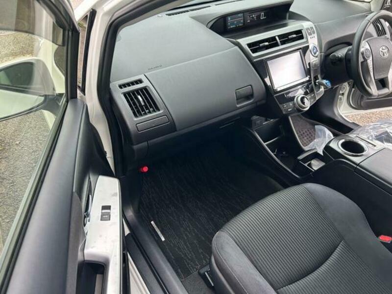PRIUS ALPHA