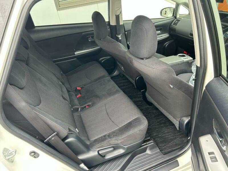 PRIUS ALPHA