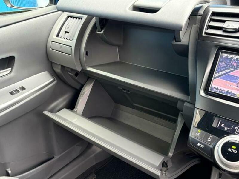 PRIUS ALPHA