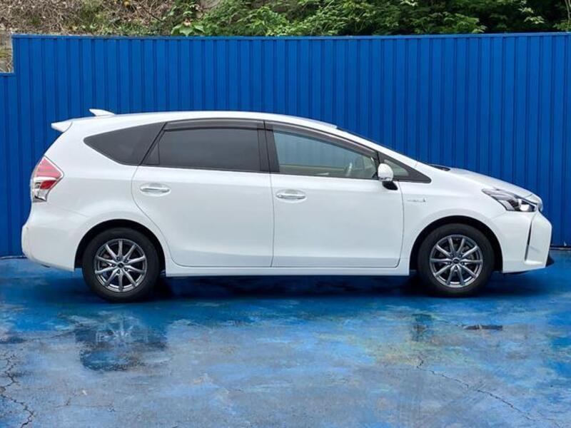 PRIUS ALPHA