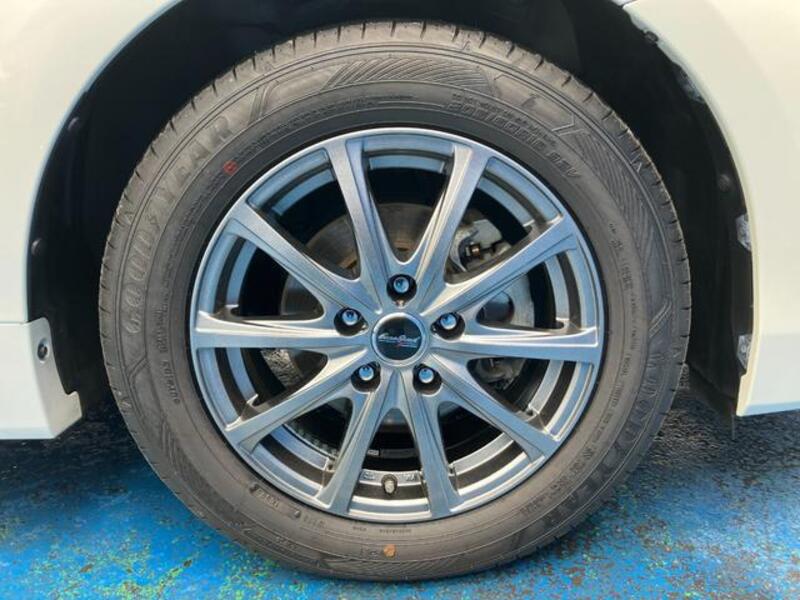 PRIUS ALPHA
