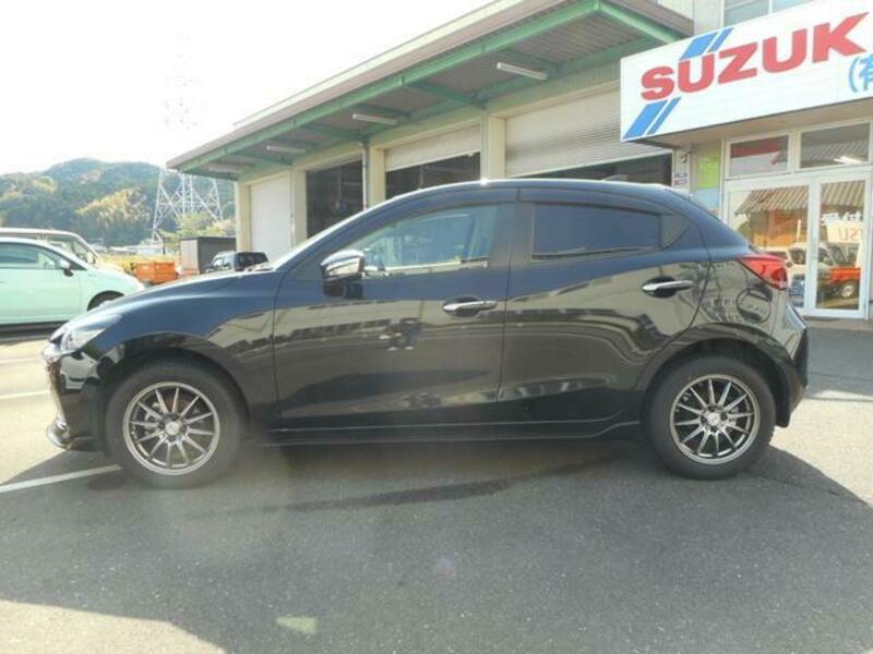 MAZDA2