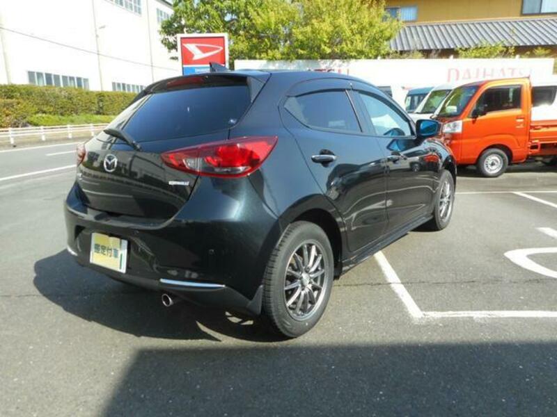 MAZDA2