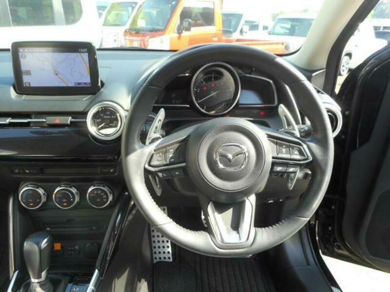 MAZDA2