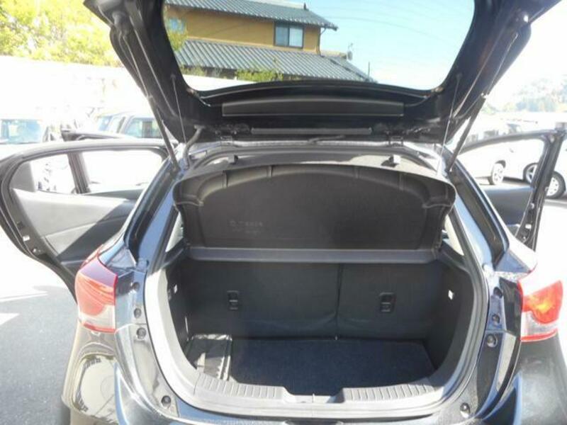 MAZDA2