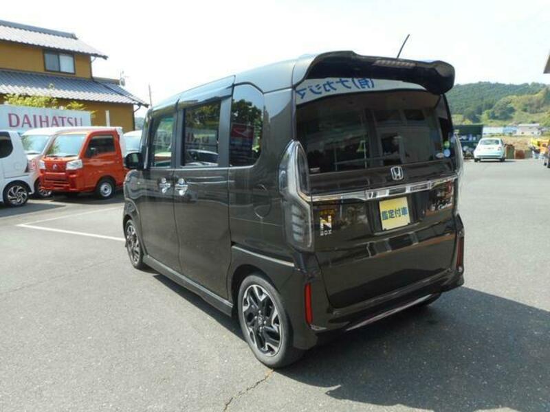 N BOX CUSTOM