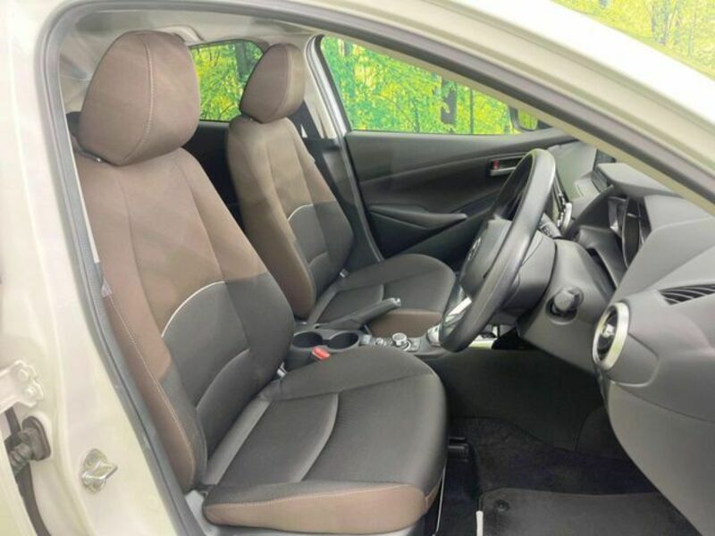 MAZDA2
