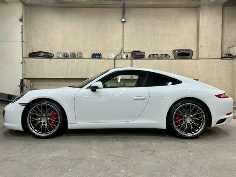 911