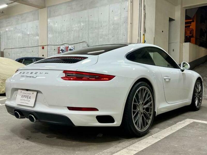 911