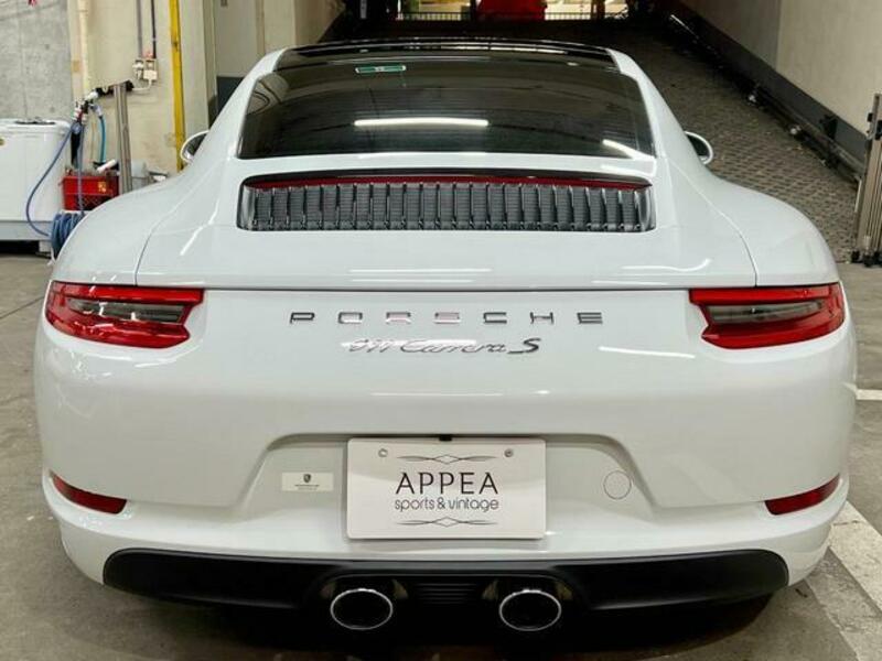 911