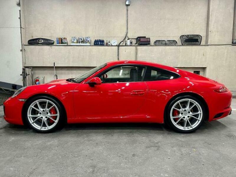 911