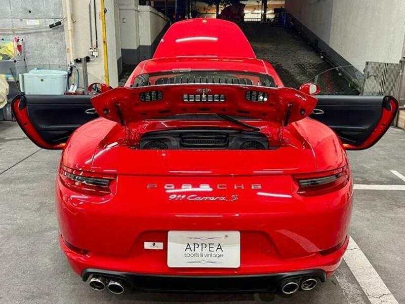 911