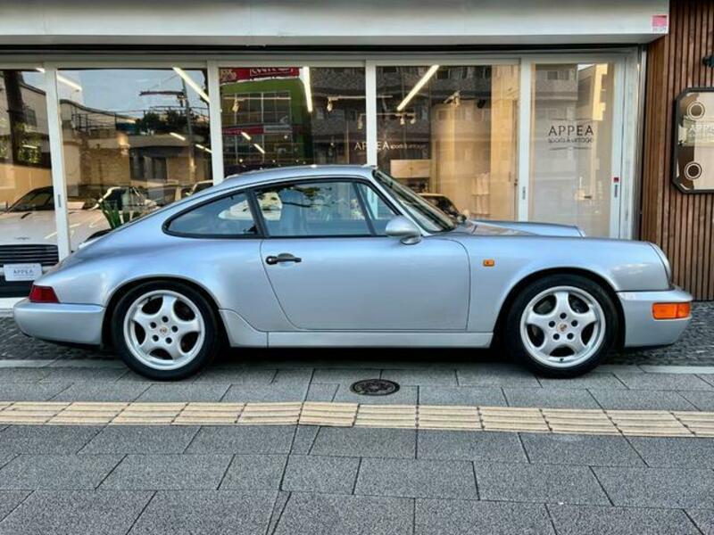 911