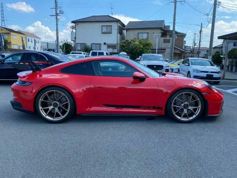 911
