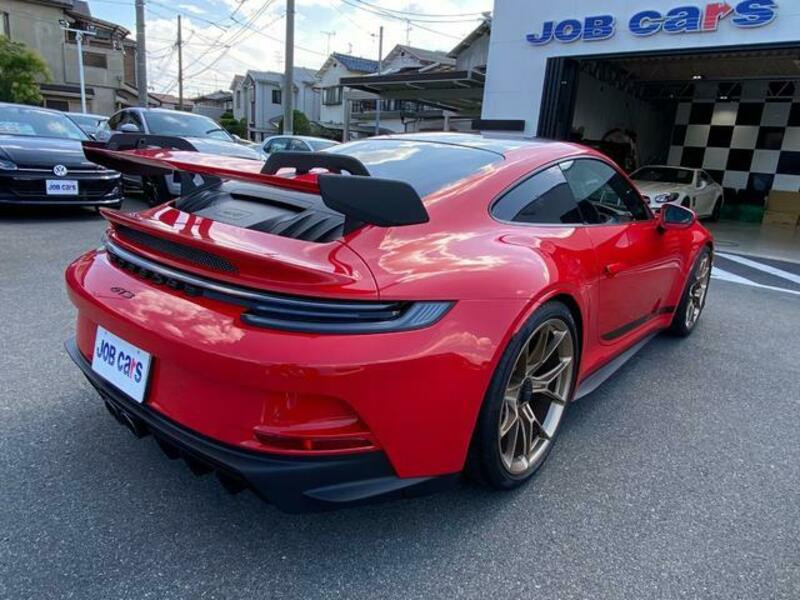 911
